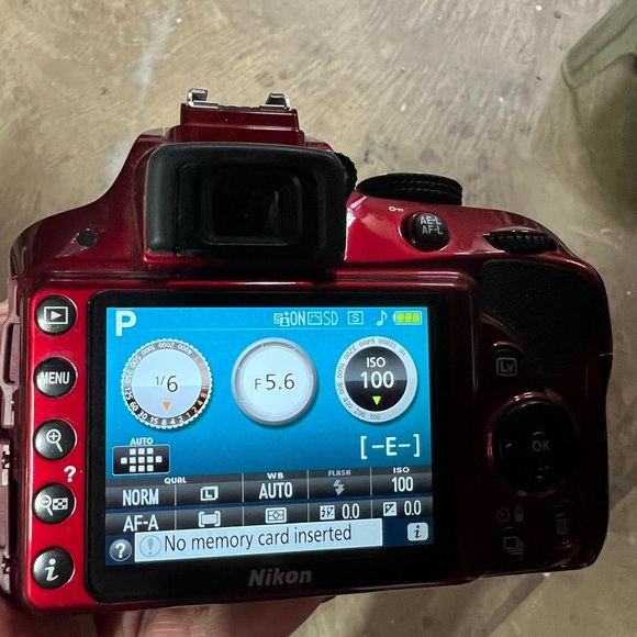 Nikon DSLR Camera - Picture 8 of 13